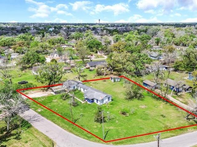 House for sale in Clute, Texas
