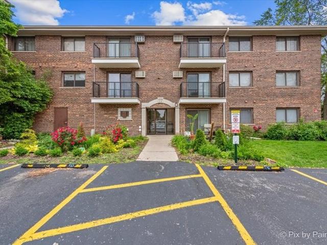 Condo for sale in Wheaton, Illinois