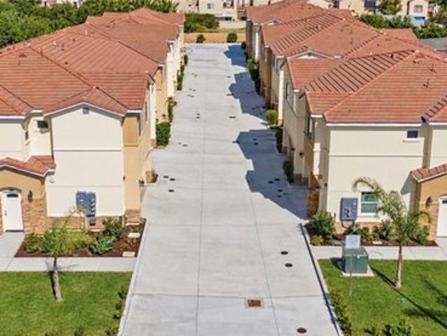 Townhouse for sale in Pomona, Los Angeles County