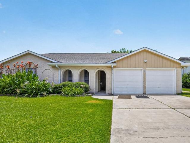 House for sale in Meadows Place, Texas