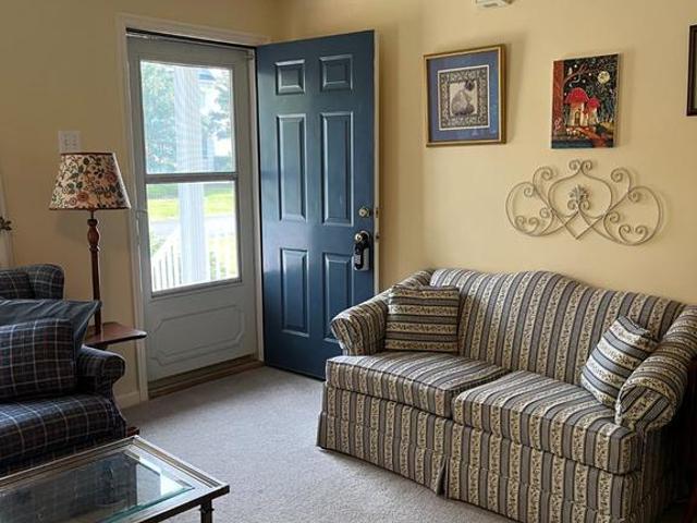 House for sale in Snug Harbor, Berlin