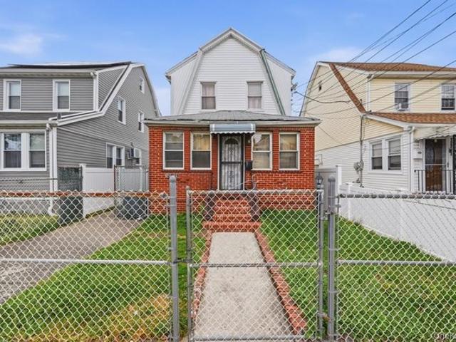 House for sale in Queens, Arverne