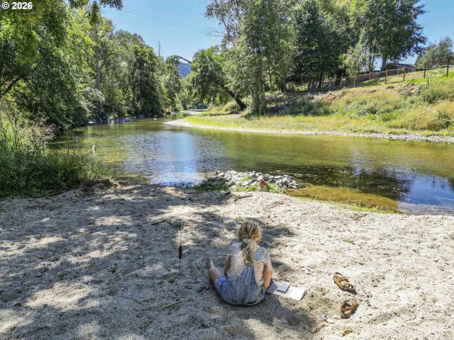House for sale in Rogue River, Jackson County