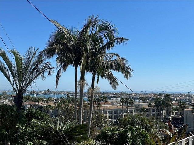 House for sale in Corona Del Mar, California