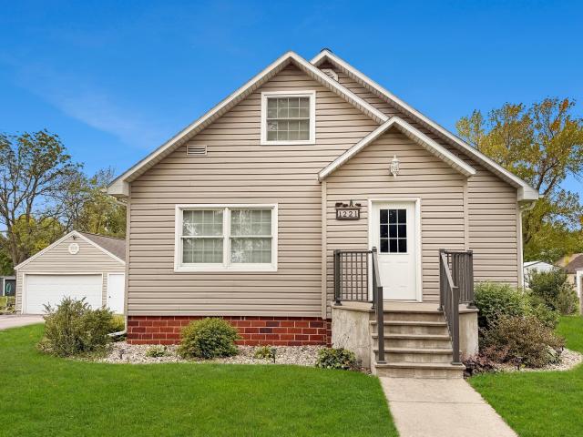 House for sale in Edgerton, Pipestone County