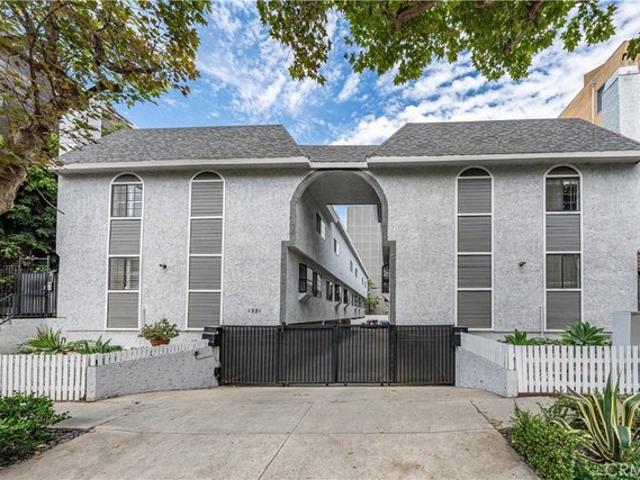 Townhouse for sale in Canoga Park, California