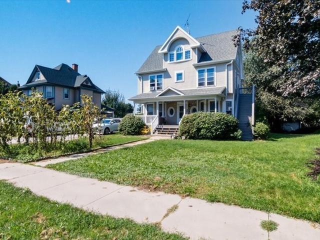 House for sale in Grinnell, Iowa