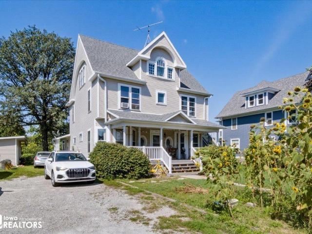 House for sale in Grinnell, Poweshiek County