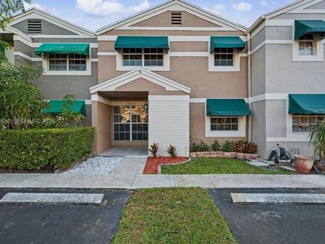 Townhouse for sale in Cooper City, Florida