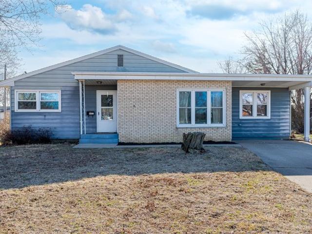 House for sale in Silvis, Illinois