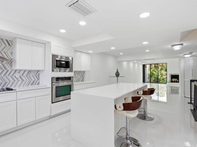 Townhouse for sale in Hillsboro Beach, Florida