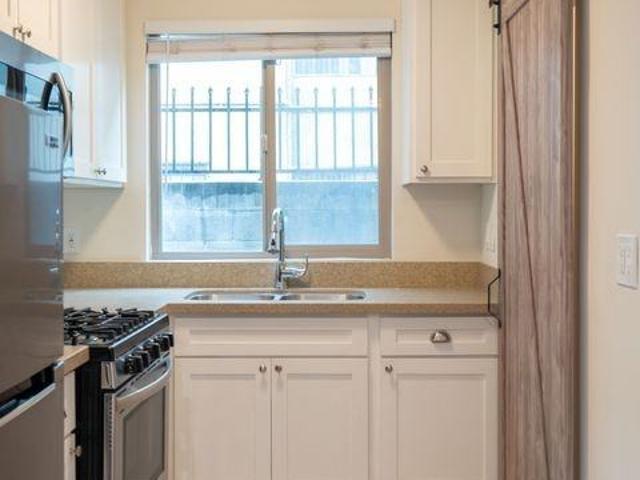 Apartment for rent in Canoga Park, California