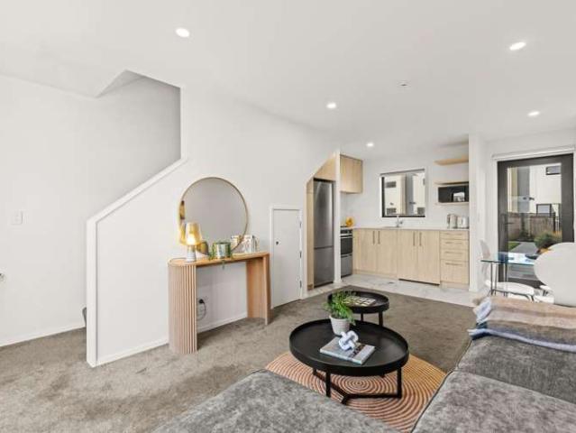 House for sale in Chaslands, Canterbury