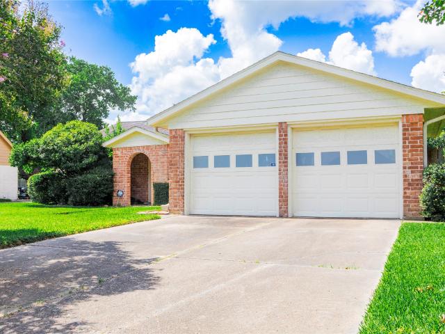 House for sale in Meadows Place, Texas