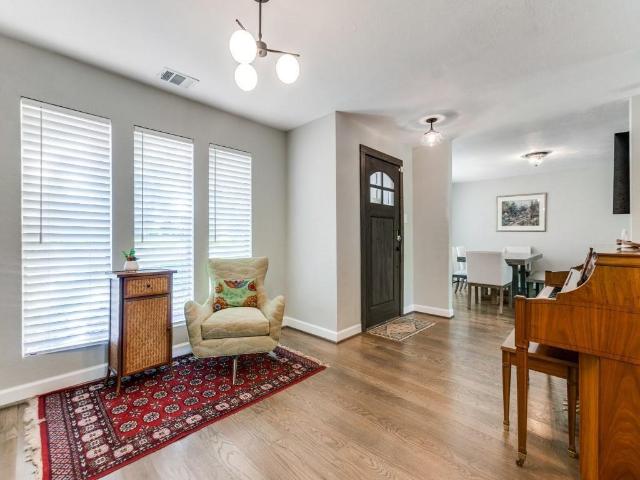 House for sale in Farmers Branch, Texas