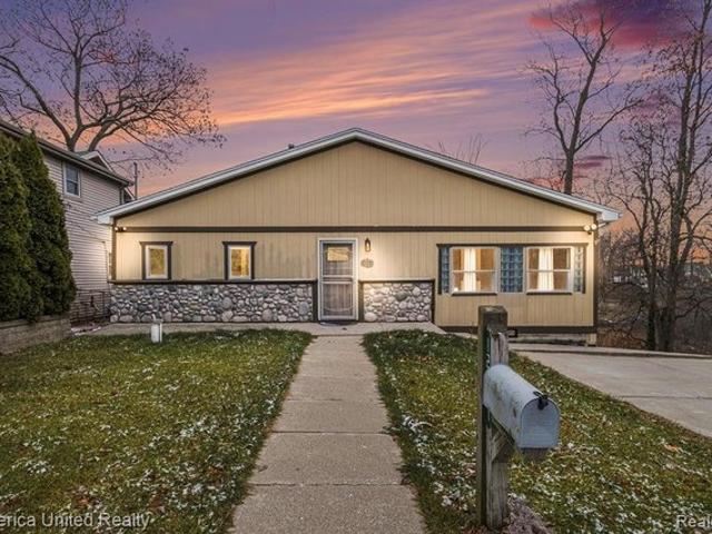 House for sale in Fenton, Michigan