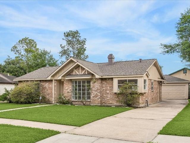 House for sale in Meadows Place, Texas