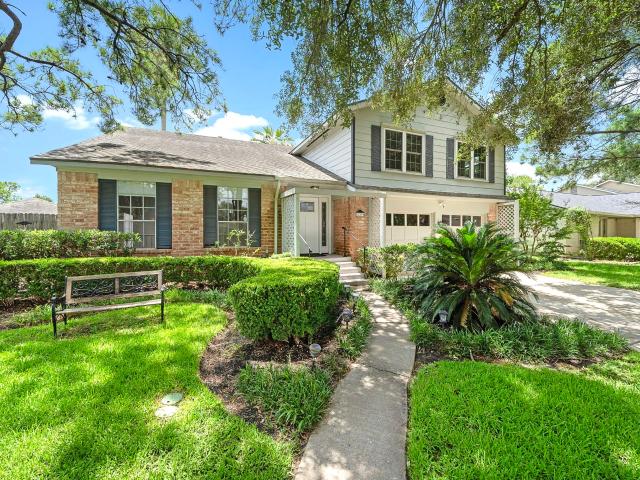 House for sale in Meadows Place, Texas