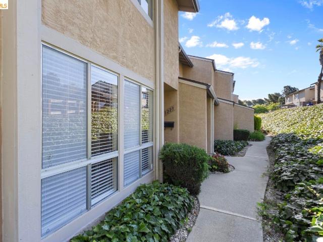 Townhouse for sale in Pinole, California