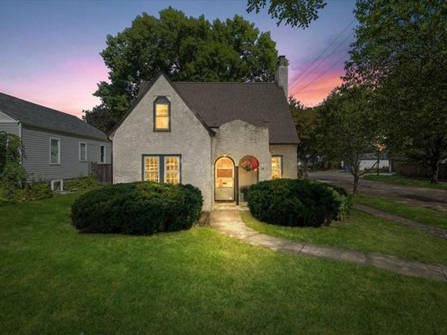 House for sale in Highland, Saint Paul