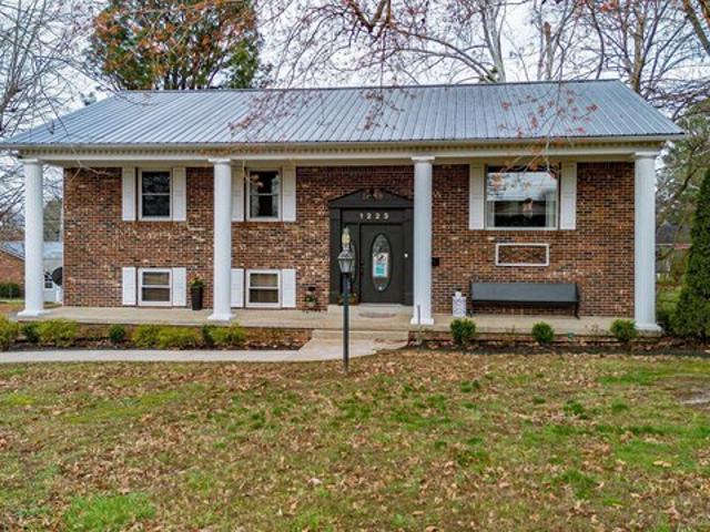 House for sale in Mayfield, Kentucky