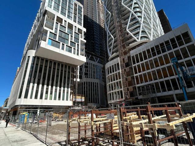 Condo for sale in Toronto, Golden Horseshoe