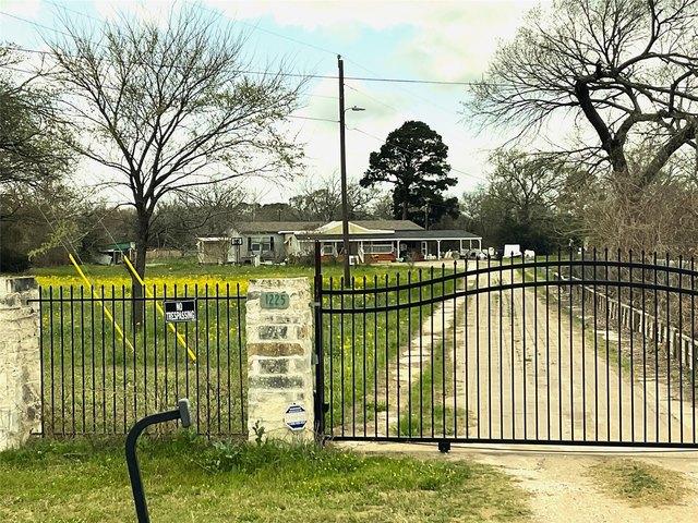 House for sale in Smithville, Texas