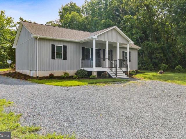 House for sale in Triangle Plaza Shopping Center, Louisa