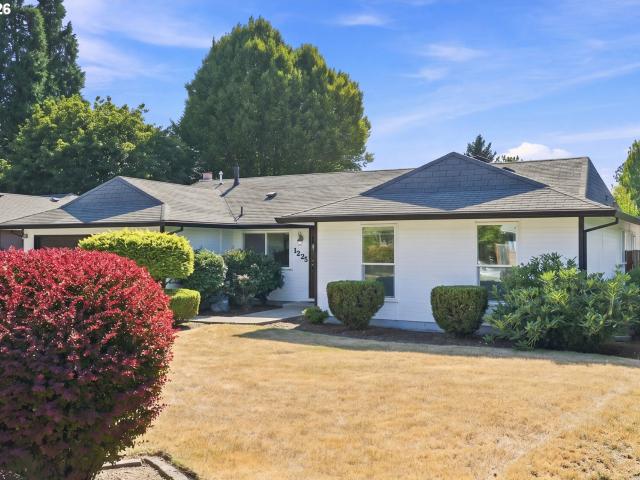 House for sale in Elmonica, Beaverton