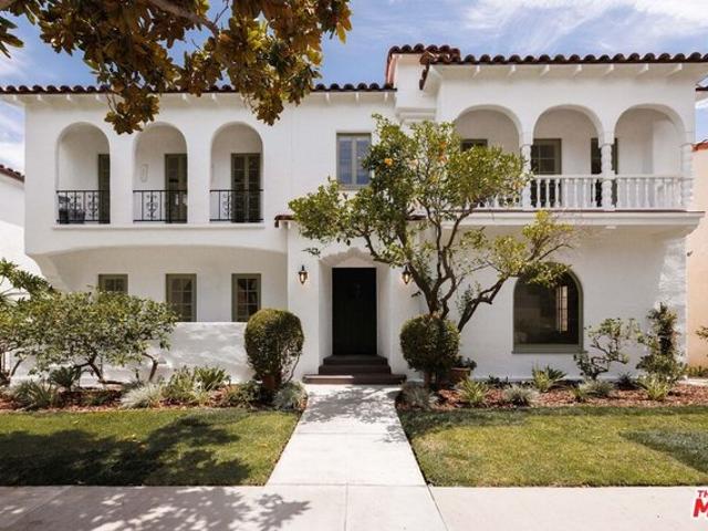 Townhouse for sale in Canoga Park, California