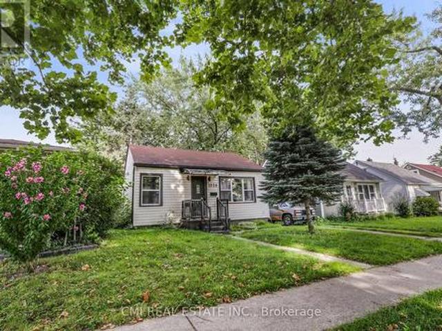 House for sale in Sandwich, Windsor