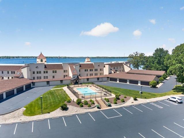 Condo for sale in Syracuse, Indiana