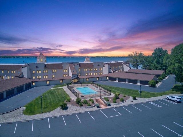 Condo for sale in Syracuse, Indiana