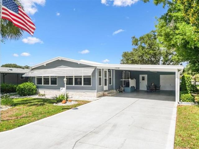 House for sale in Lady Lake, Florida