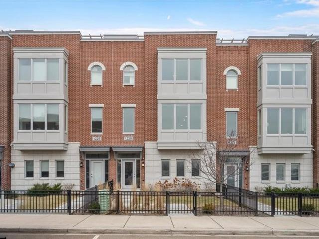 Townhouse for sale in Northbrook, Illinois