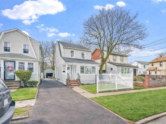 House for sale in Queens, Arverne