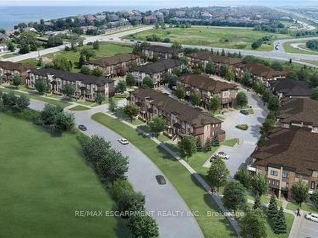 Townhouse for rent in Bayview, Hamilton