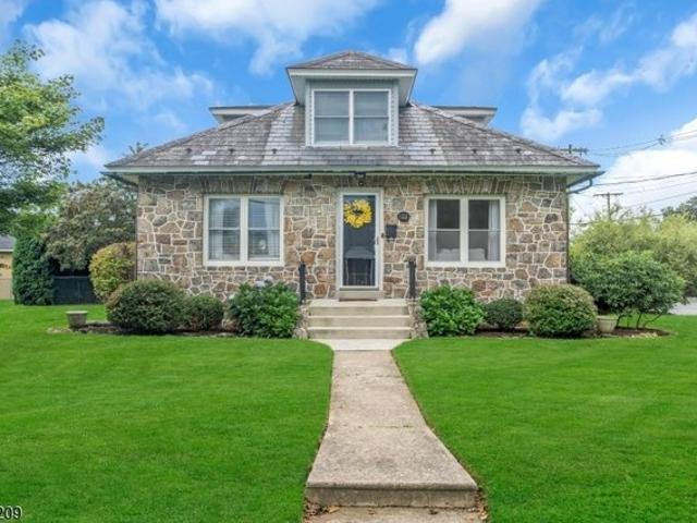 House for sale in Stewartsville, New Jersey