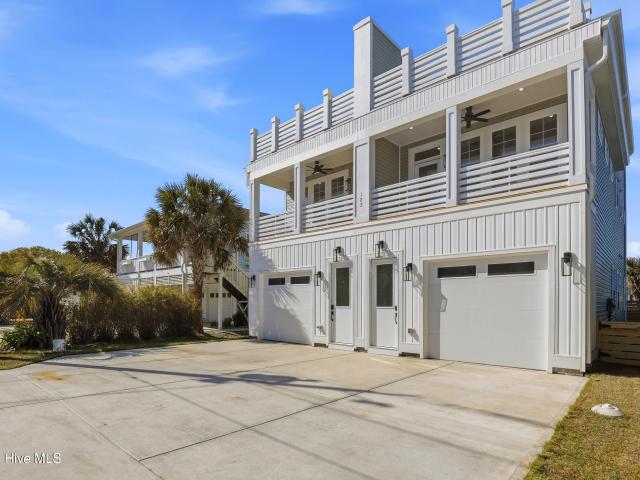 Townhouse for sale in Kure Beach, North Carolina