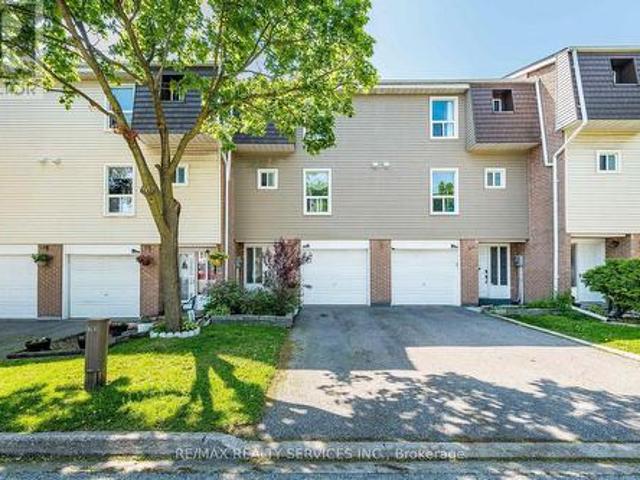 Townhouse for sale in Georgina, Ontario