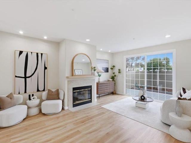Townhouse for sale in San Mateo, California