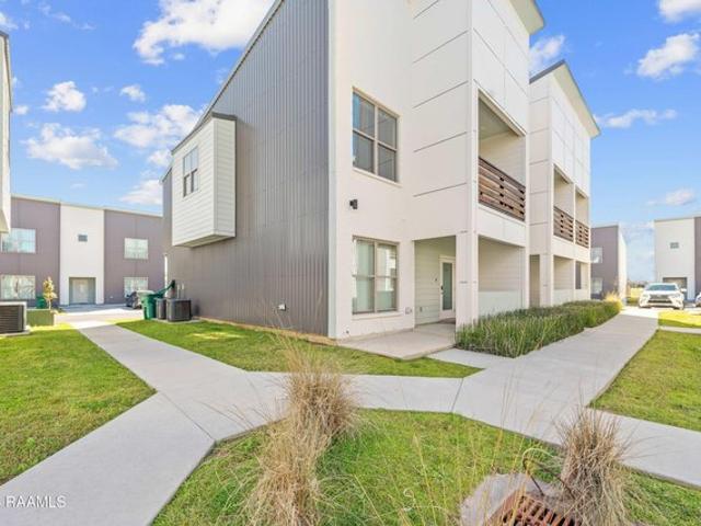 Townhouse for sale in Youngsville, Louisiana
