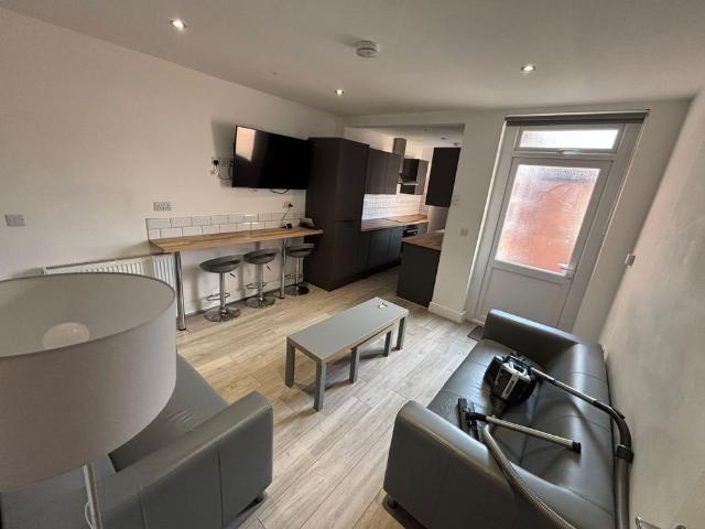 Room for rent in Elmfield, Leicestershire