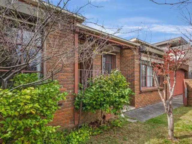 Apartment for rent in Mont Albert