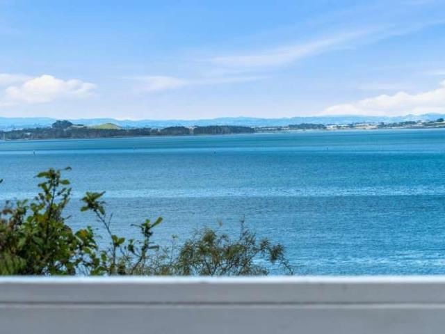 House for sale in Oratia