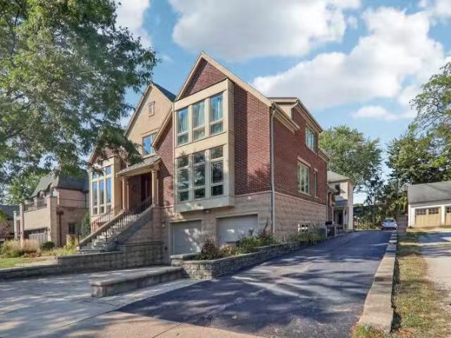 Condo for sale in Arlington Heights