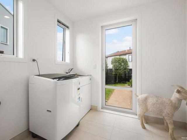 Townhouse for sale in Paremoremo, Oroua County
