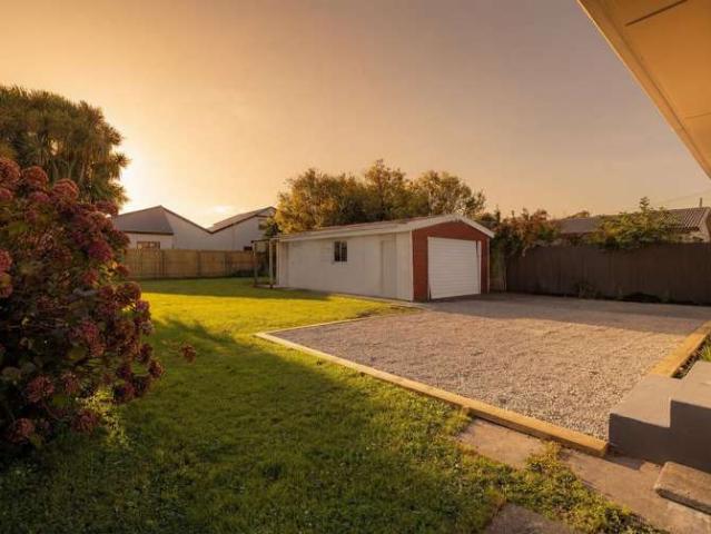 House for sale in Chaslands, Canterbury