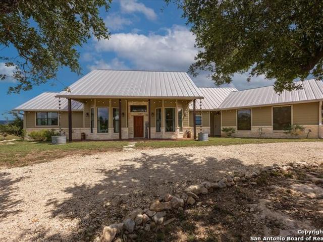House for sale in Pipe Creek