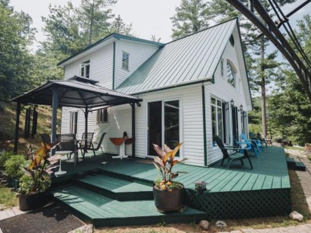 House for sale in L'île-du-grand-calumet, Quebec
